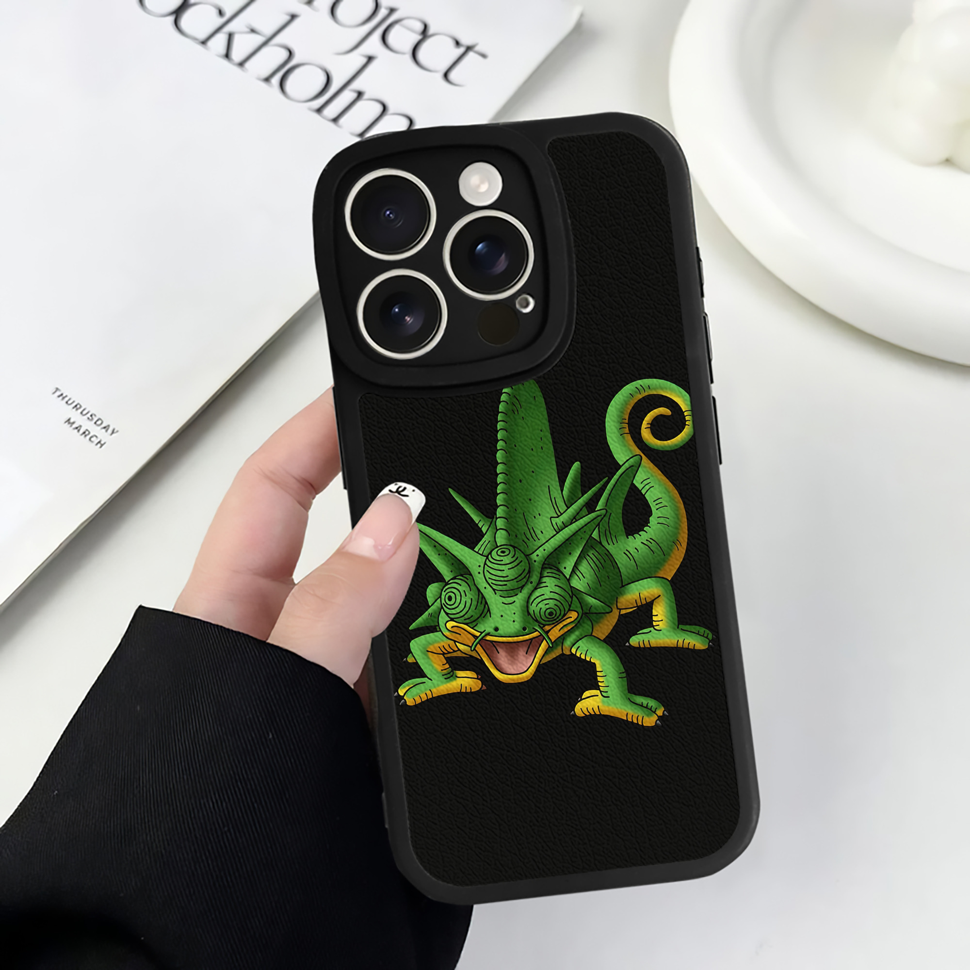 （画像用） ドラゴンクエスト Doragon Kuesuto Dragon Quest 【iPhone 16シリーズ対応】シリコンスマホケース（レザー調） 材質：シリコン